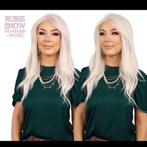 ✨ Chelsey Smith 👑 - “Rubie” in Snow - NWT